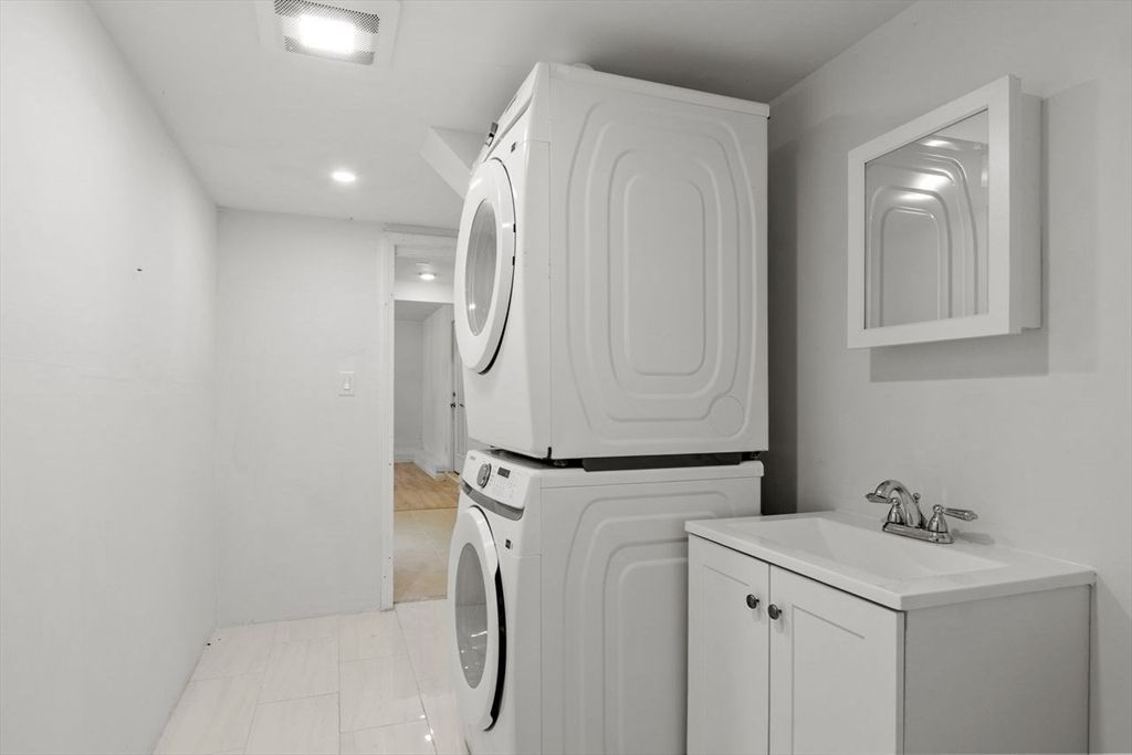 Interior, Recessed Lighting, Utility Closets, Washer
