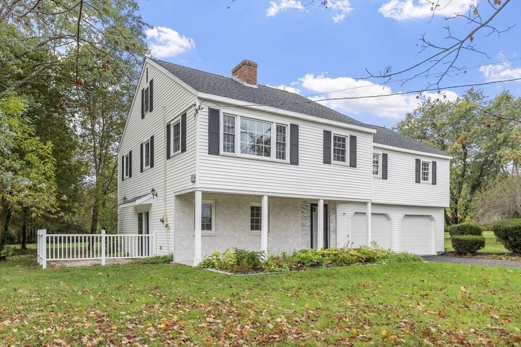 Attached, Exterior, Facade, Brick Facade, Georgian