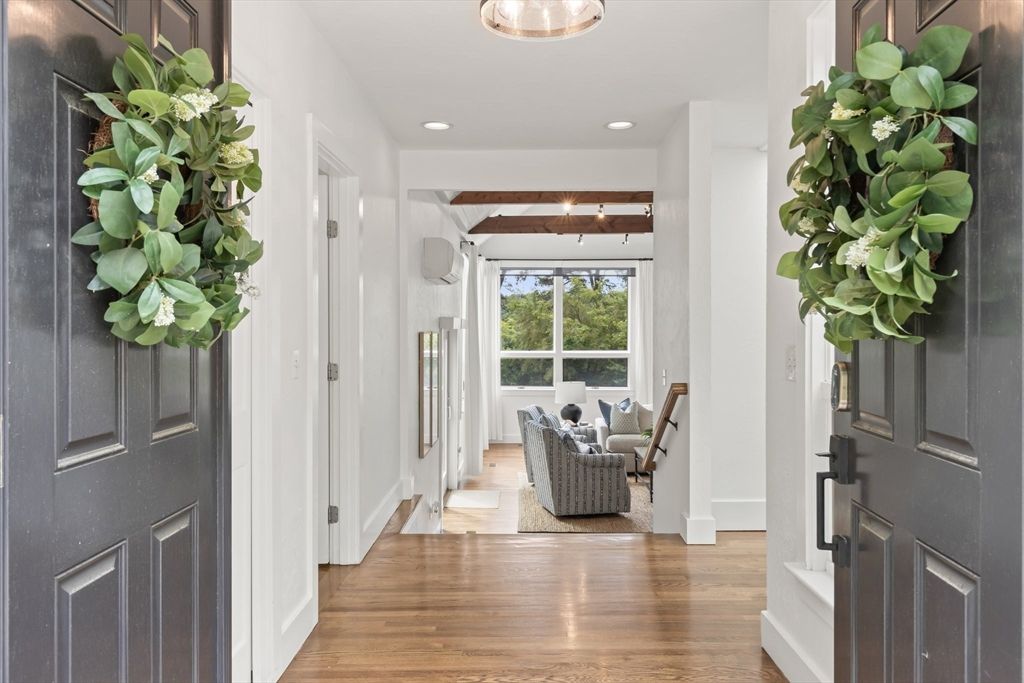 Interior, Recessed Lighting, Wood Texture Flooring