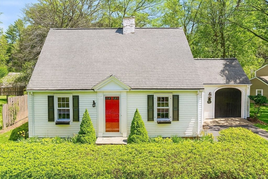 Exterior, Facade, Cape Cod