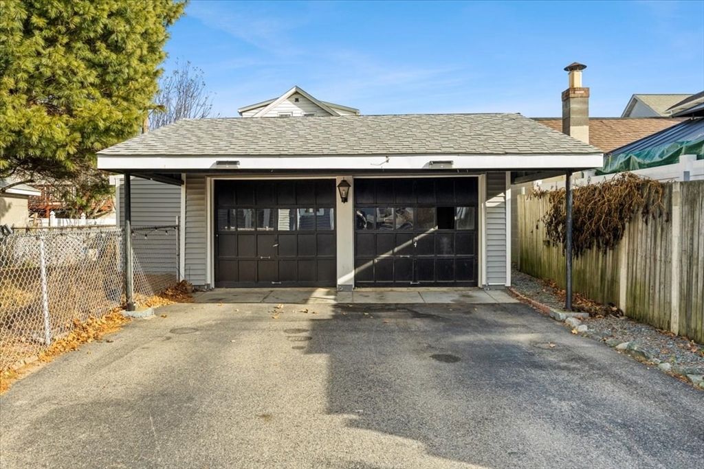 Detached Garage, Exterior