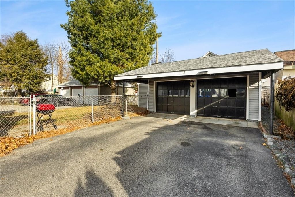 Detached Garage, Exterior