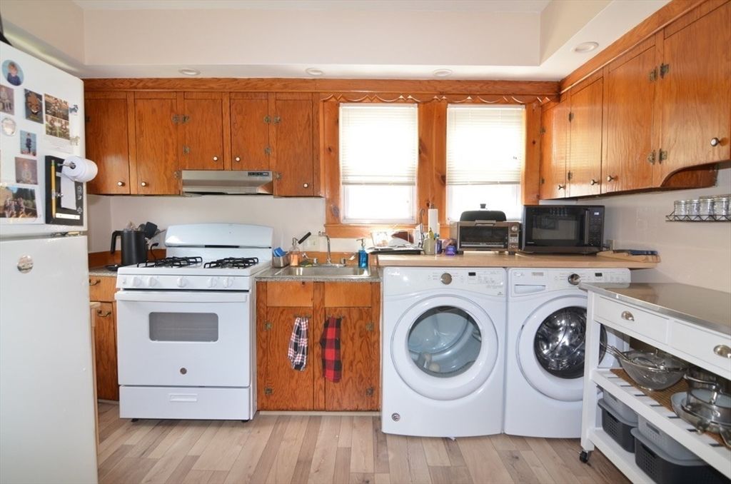 Interior, Kitchen, Washer, Wood Texture Flooring