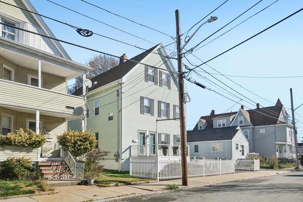 Exterior, Facade, Queen Anne Victorian
