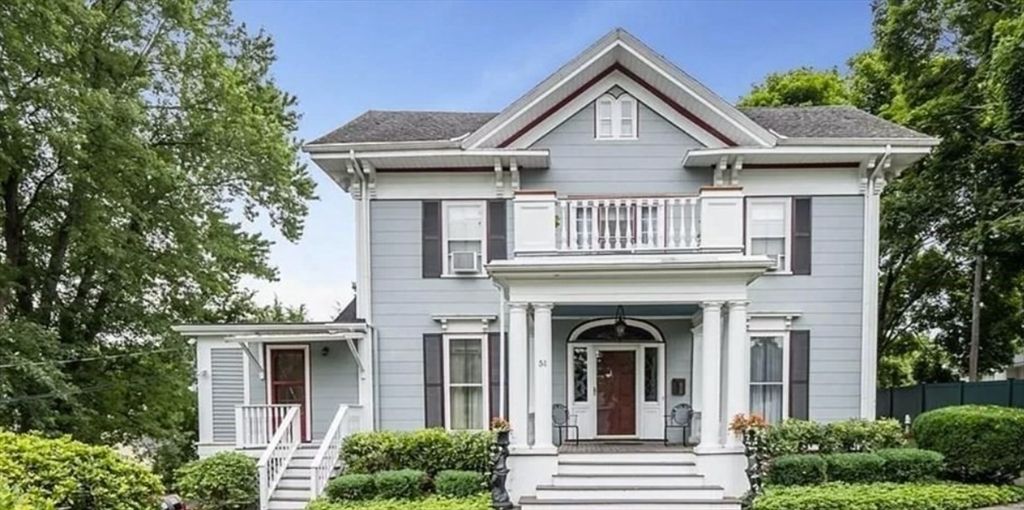 Exterior, Facade, Queen Anne Victorian