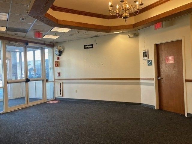 Chandelier, Empty room, Interior, Recessed Lighting