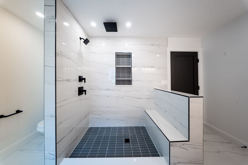 Bathroom, Interior, Marble, Marble Walls, Recessed Lighting