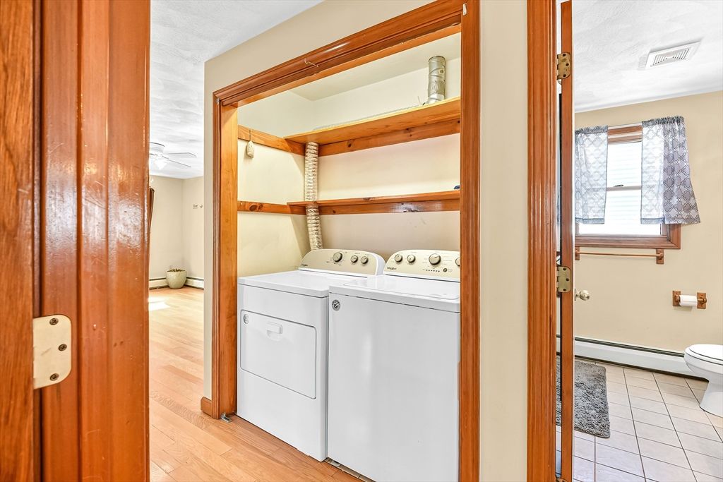 Interior, Utility Closets, Washer, Wood Texture Flooring