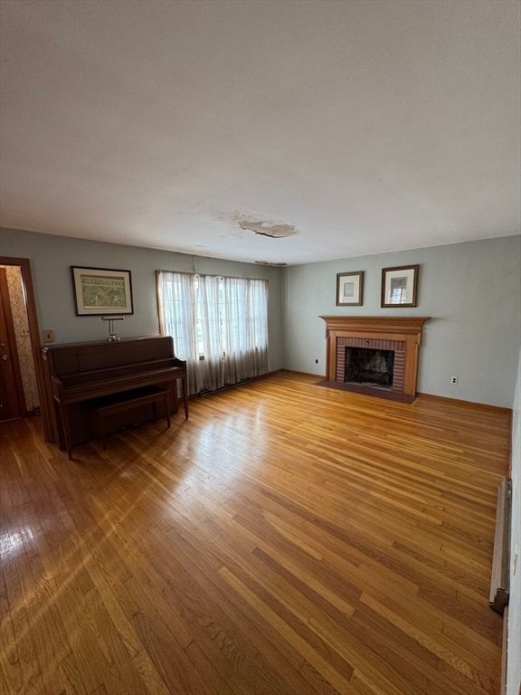 Empty room, Fireplace, Interior, Piano, Wood Texture Flooring