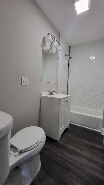 Bathroom, Interior, Recessed Lighting, Wood Texture Flooring