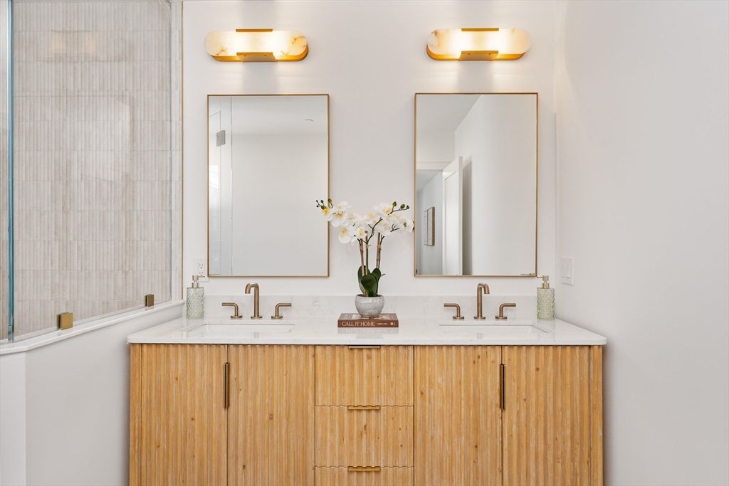 Bathroom, Dual Sink Vanities, Interior