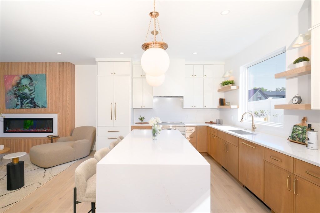 Fireplace, Interior, Kitchen, Pendant Lights, Recessed Lighting, Wood Texture Flooring