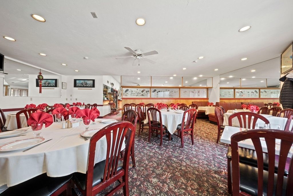 Dining room, Interior, Recessed Lighting