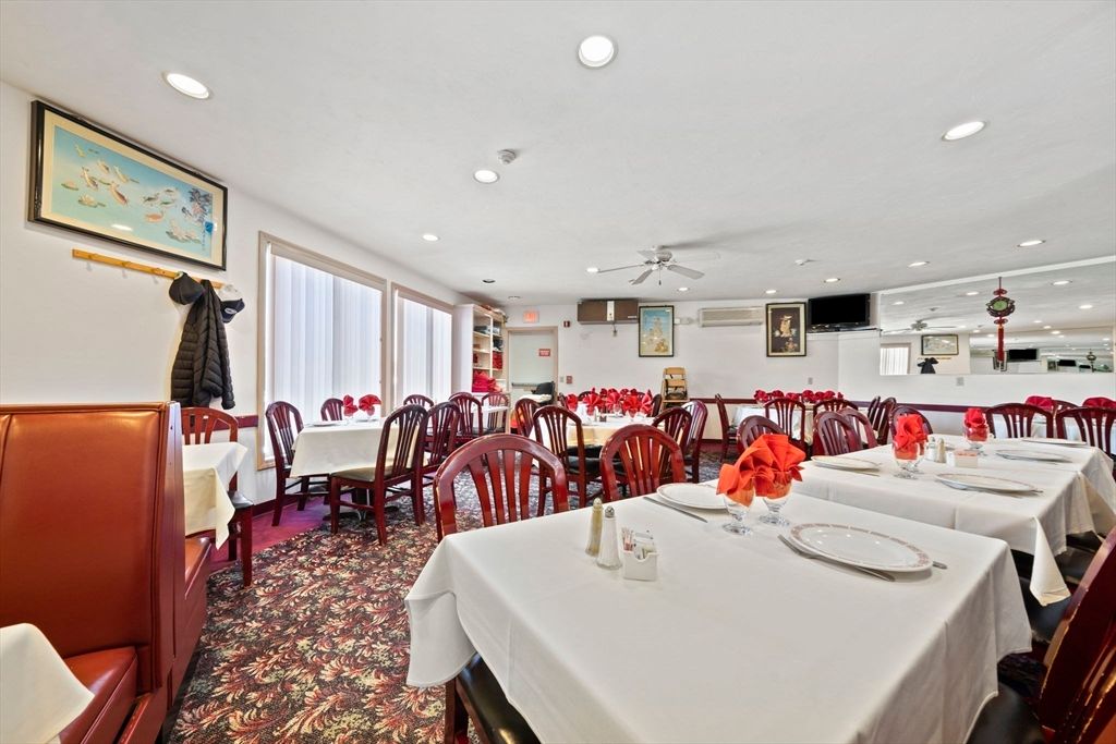 Dining room, Interior, Recessed Lighting