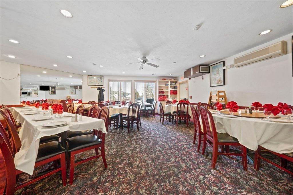 Dining room, Interior, Recessed Lighting
