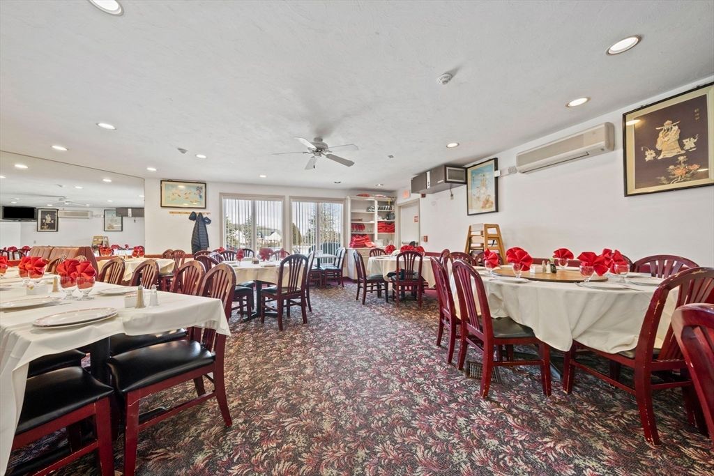 Dining room, Interior, Recessed Lighting