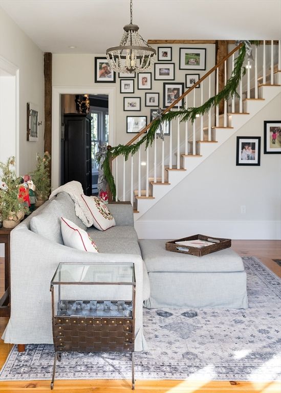 Interior, Living room, Pendant Lights, Wood Texture Flooring