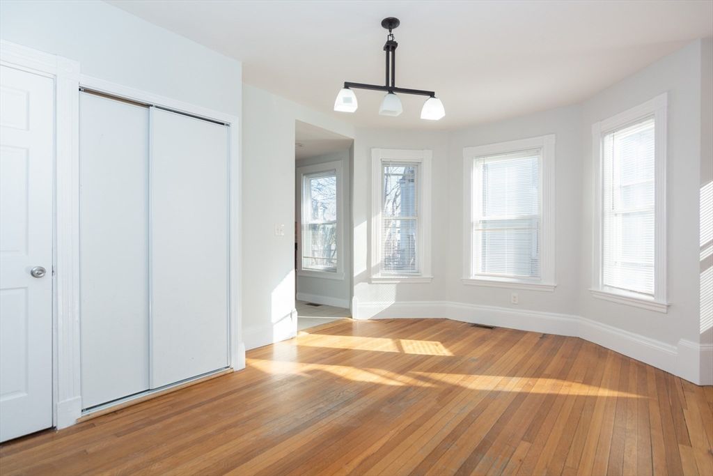 Empty room, Interior, Pendant Lights, Wood Texture Flooring