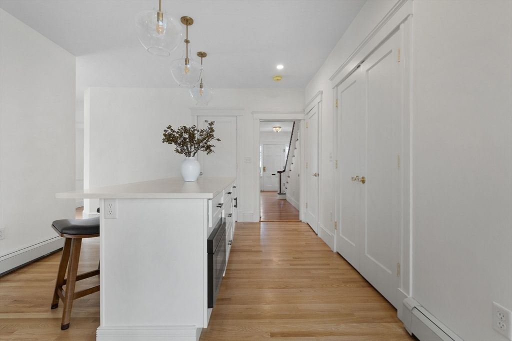 Interior, Pendant Lights, Recessed Lighting, Wood Texture Flooring