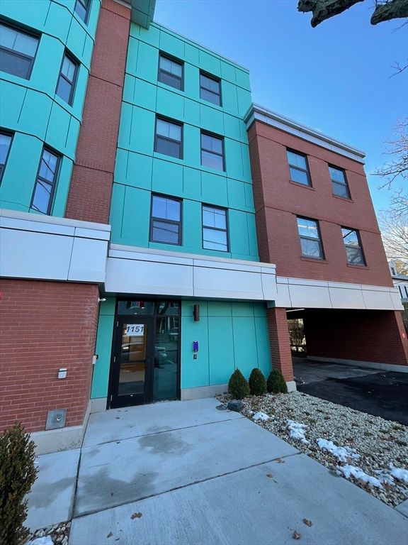 Exterior, Facade, Brick Facade, Rowhouse