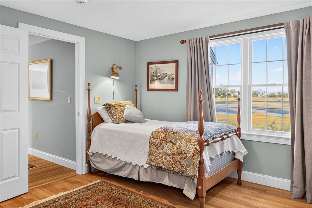 Bedroom, Interior, Water, Wood Texture Flooring