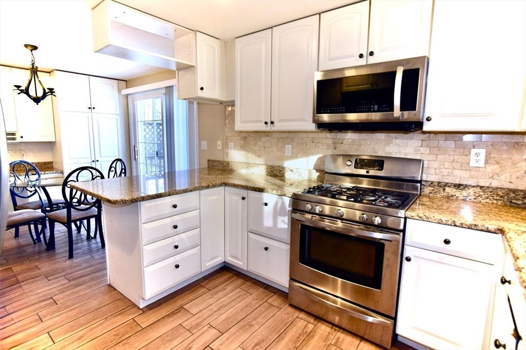 Dining room, Interior, Kitchen, Pendant Lights, Stainless Steel Appliances, Wood Texture Flooring