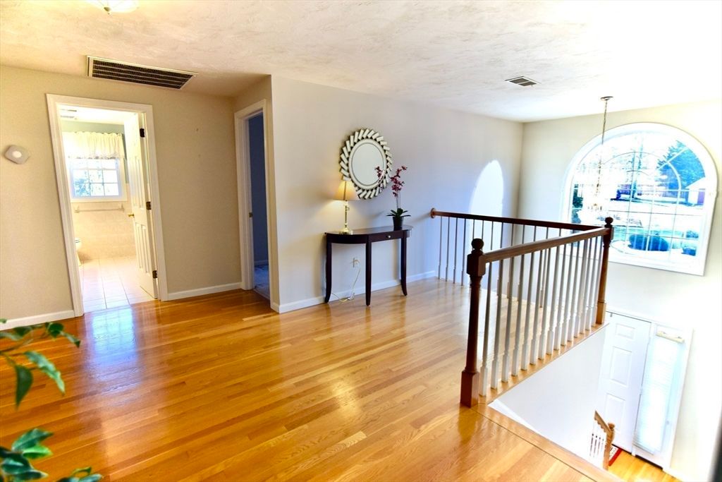 Interior, Pendant Lights, Wood Texture Flooring