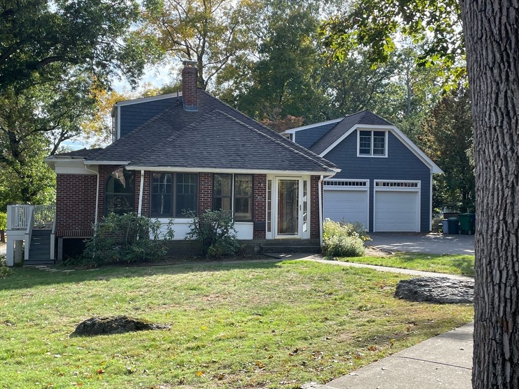 Attached, Exterior, Facade, Brick Facade, Ranch