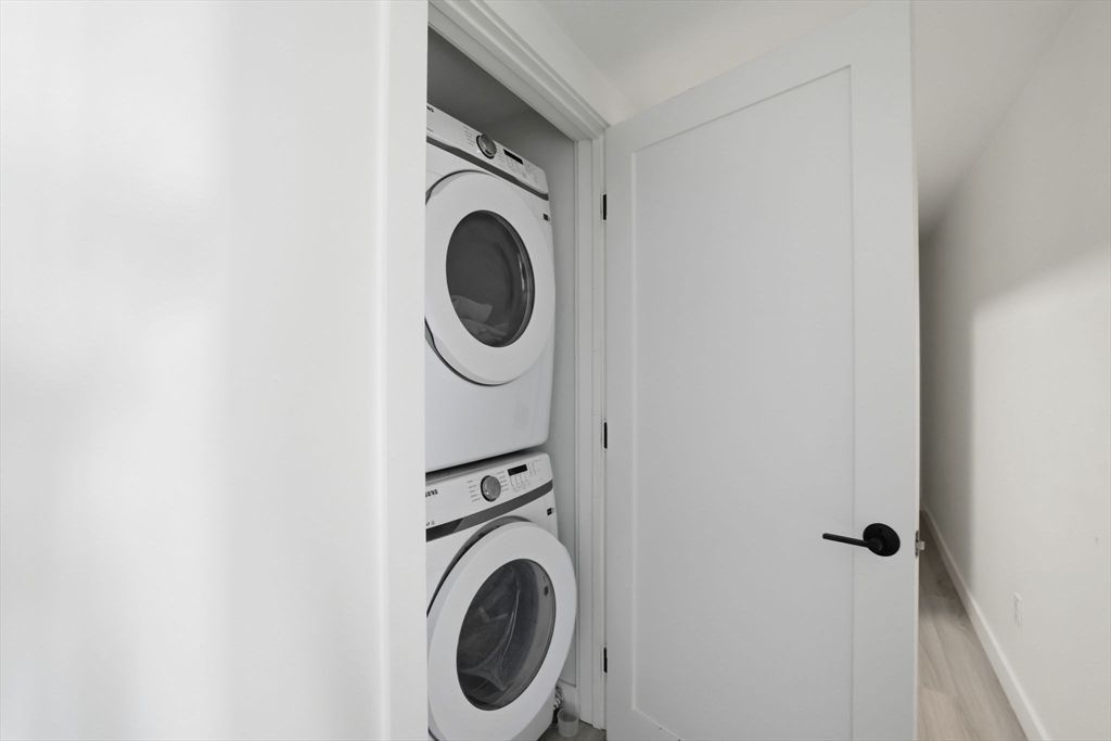 Interior, Utility Closets, Washer, Wood Texture Flooring
