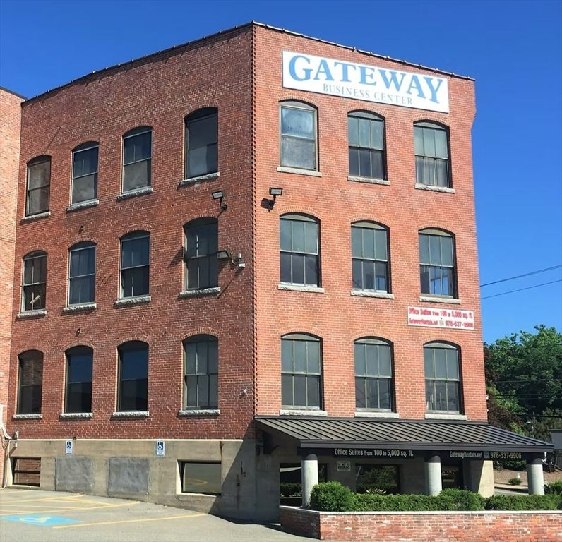 Exterior, Facade, Brick Facade, Rowhouse