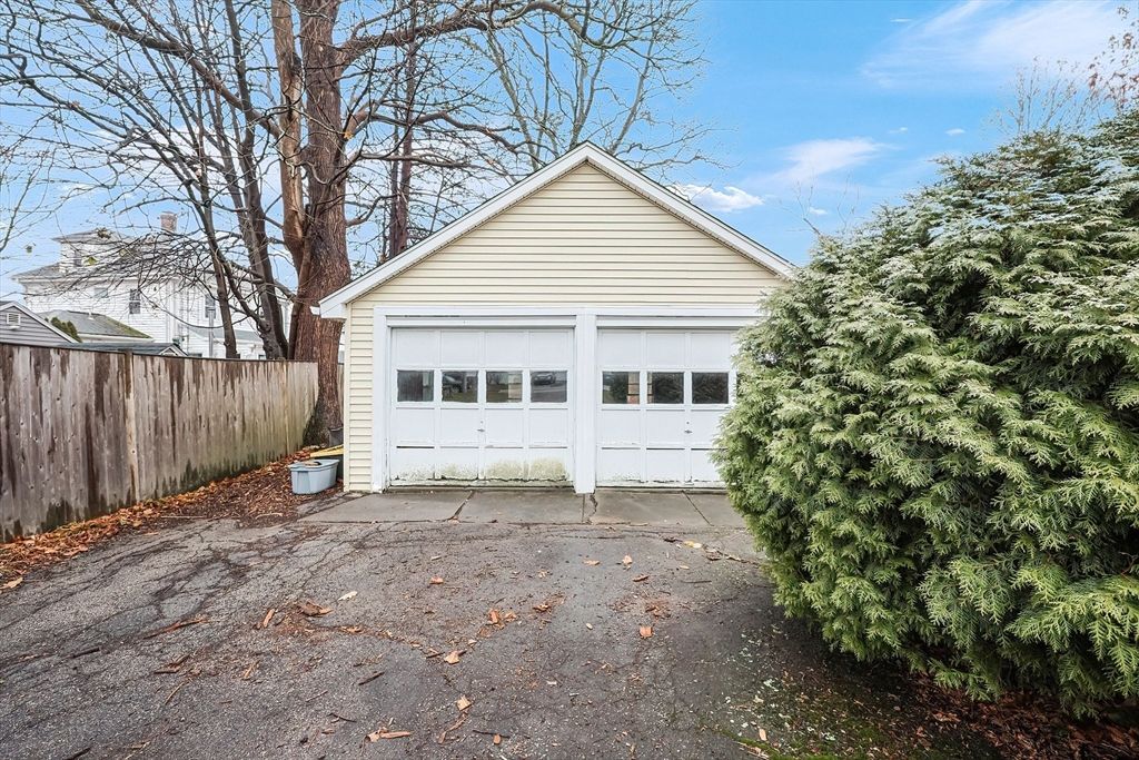 Detached Garage, Exterior