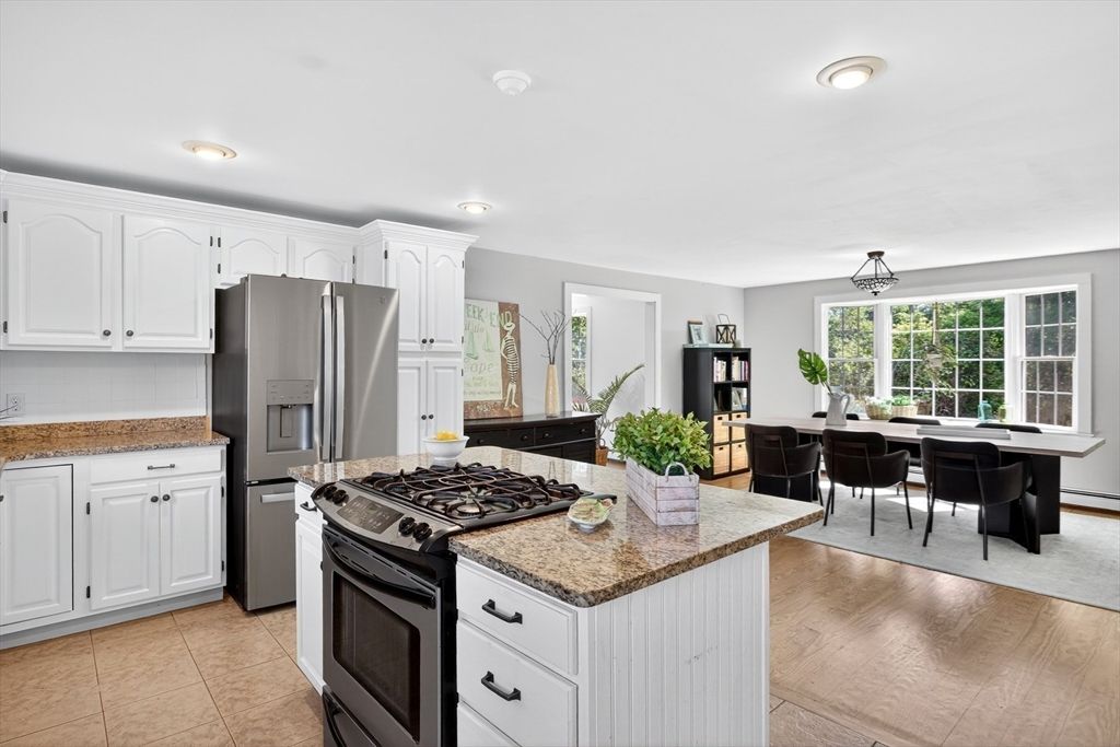 Dining room, Interior, Kitchen, Recessed Lighting, Wood Texture Flooring
