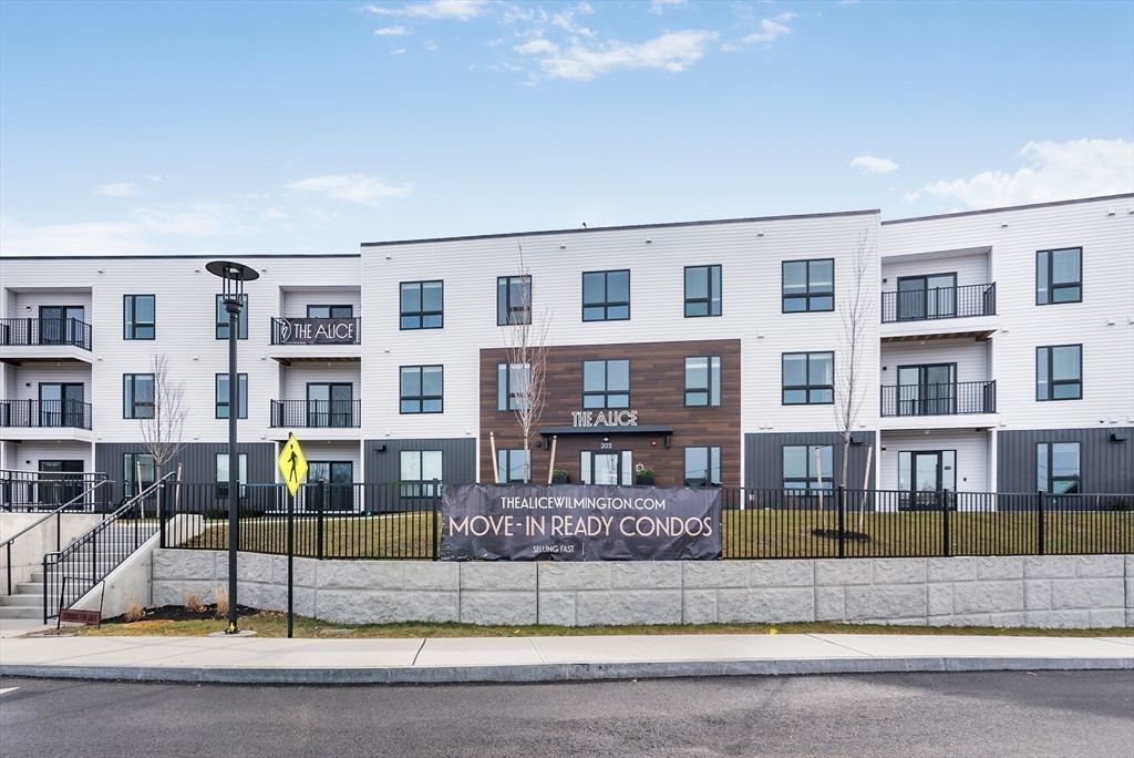 Exterior, Facade, Condo Building