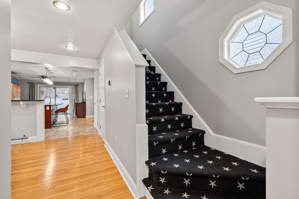 Interior, Recessed Lighting, Wood Texture Flooring