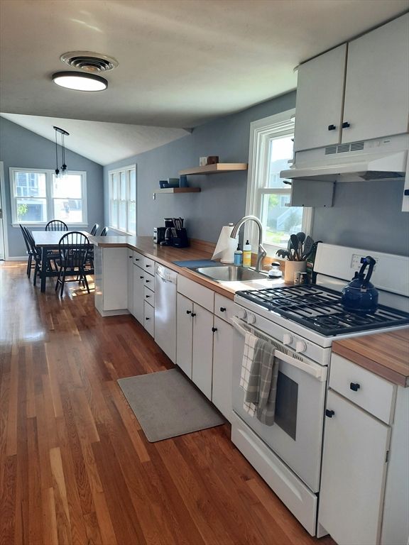 Dining room, Interior, Kitchen, Pendant Lights, Wood Texture Flooring