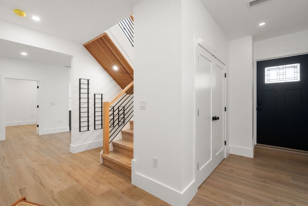 Interior, Recessed Lighting, Wood Texture Flooring