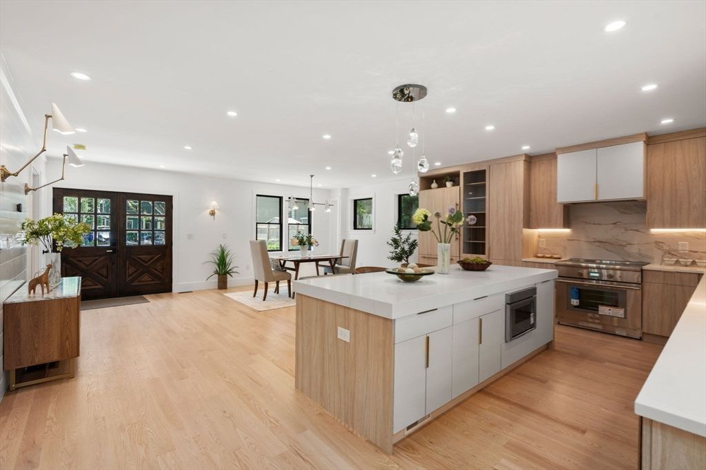 Dining room, Interior, Kitchen, Pendant Lights, Recessed Lighting, Stainless Steel Appliances, Wood Texture Flooring