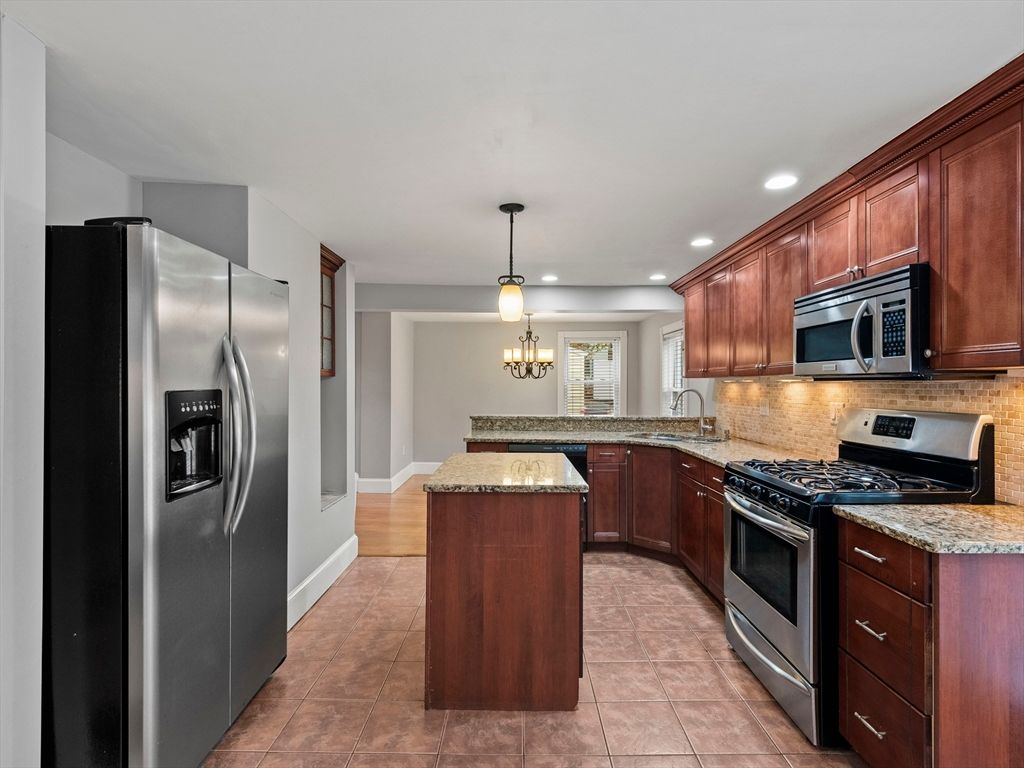 Chandelier, Dining room, Interior, Kitchen, Pendant Lights, Recessed Lighting, Stainless Steel Appliances