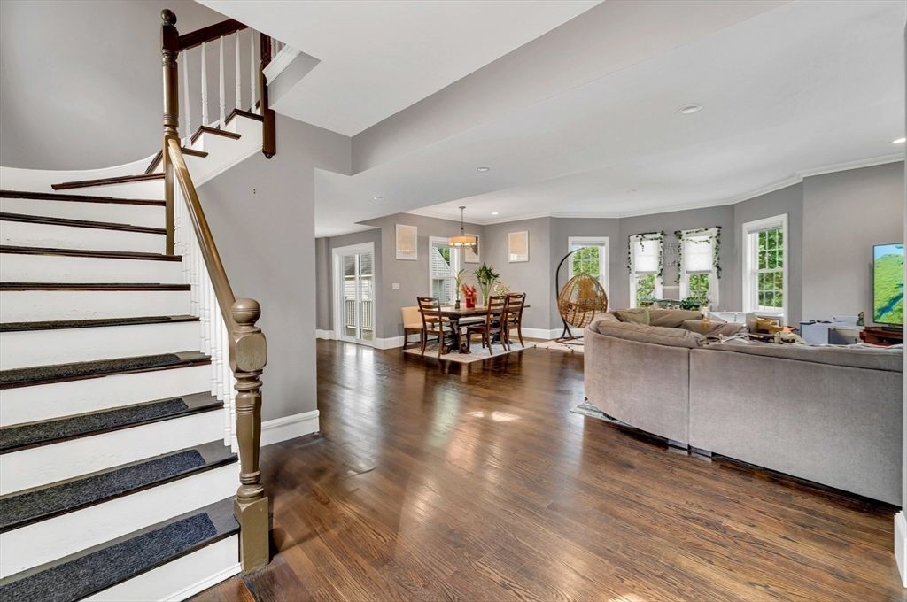 Dining room, Interior, Living room, Pendant Lights, Recessed Lighting, Wood Texture Flooring