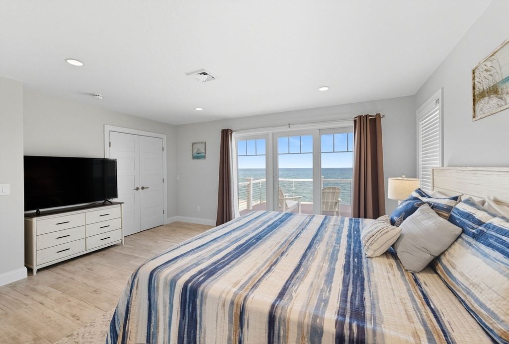 Bedroom, Interior, Recessed Lighting, Water, Wood Texture Flooring