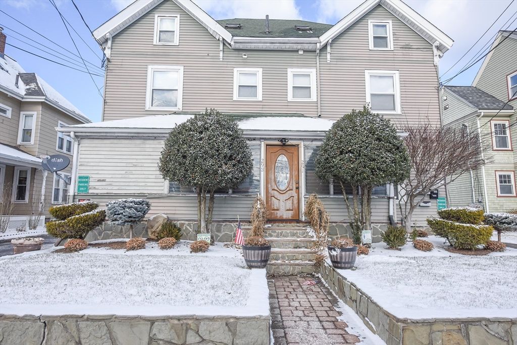 Exterior, Facade, Queen Anne Victorian