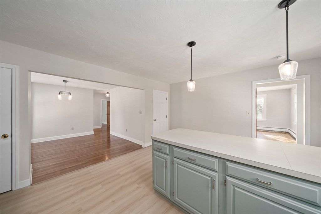 Empty room, Interior, Pendant Lights, Wood Texture Flooring