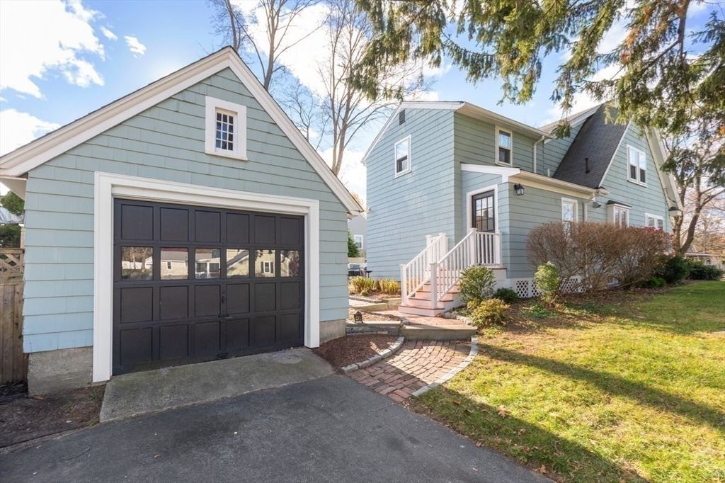 Attached, Exterior, Facade, Farmhouse