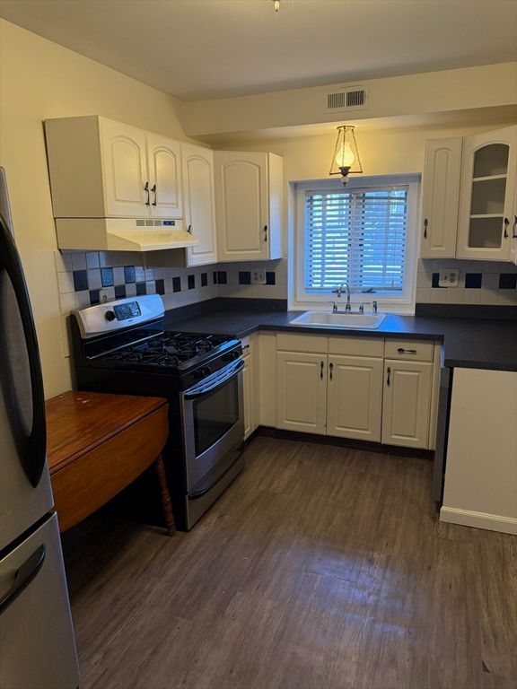 Interior, Kitchen, Pendant Lights, Wood Texture Flooring