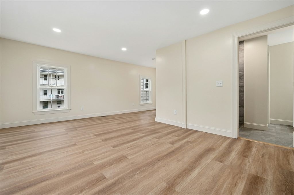 Empty room, Interior, Recessed Lighting, Wood Texture Flooring