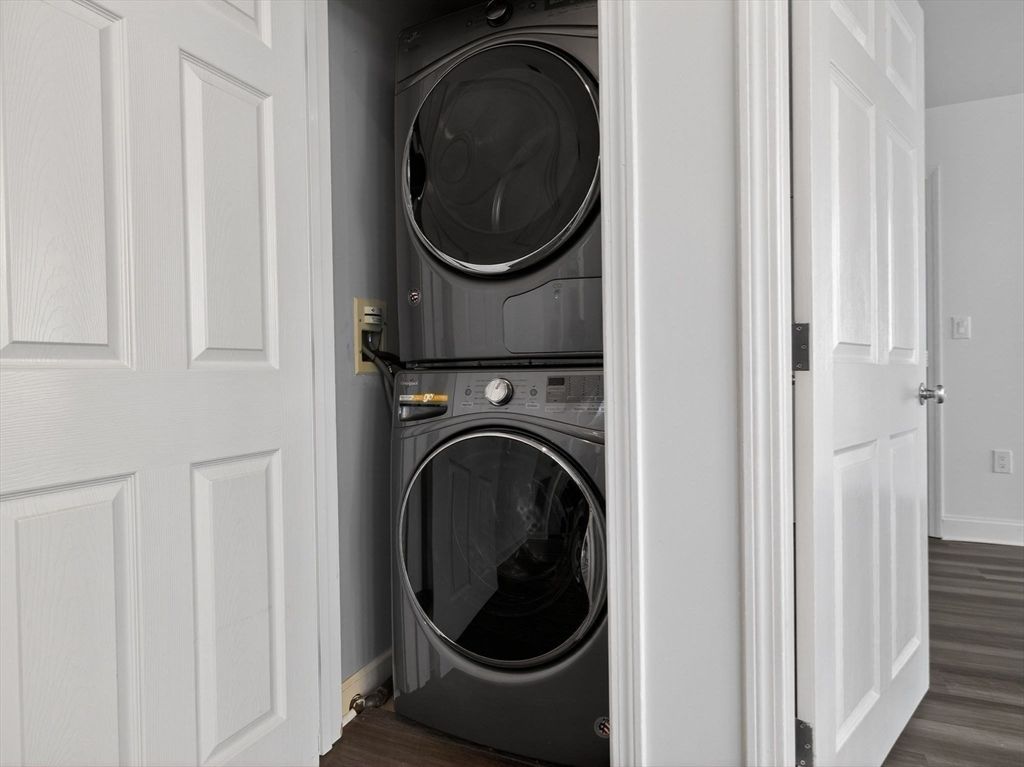 Interior, Utility Closets, Washer, Wood Texture Flooring