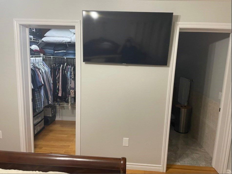 Interior, Walk-in Closets, Wood Texture Flooring