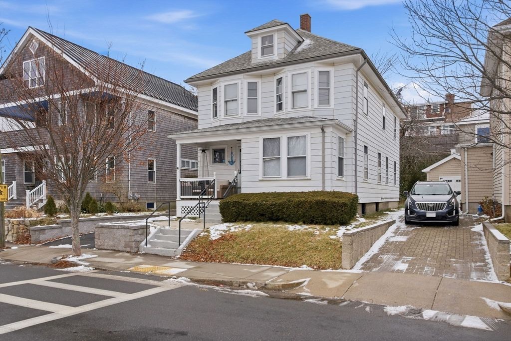 Exterior, Facade, American Foursquare
