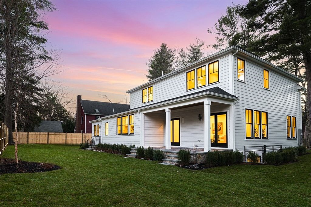 Exterior, Facade, Farmhouse