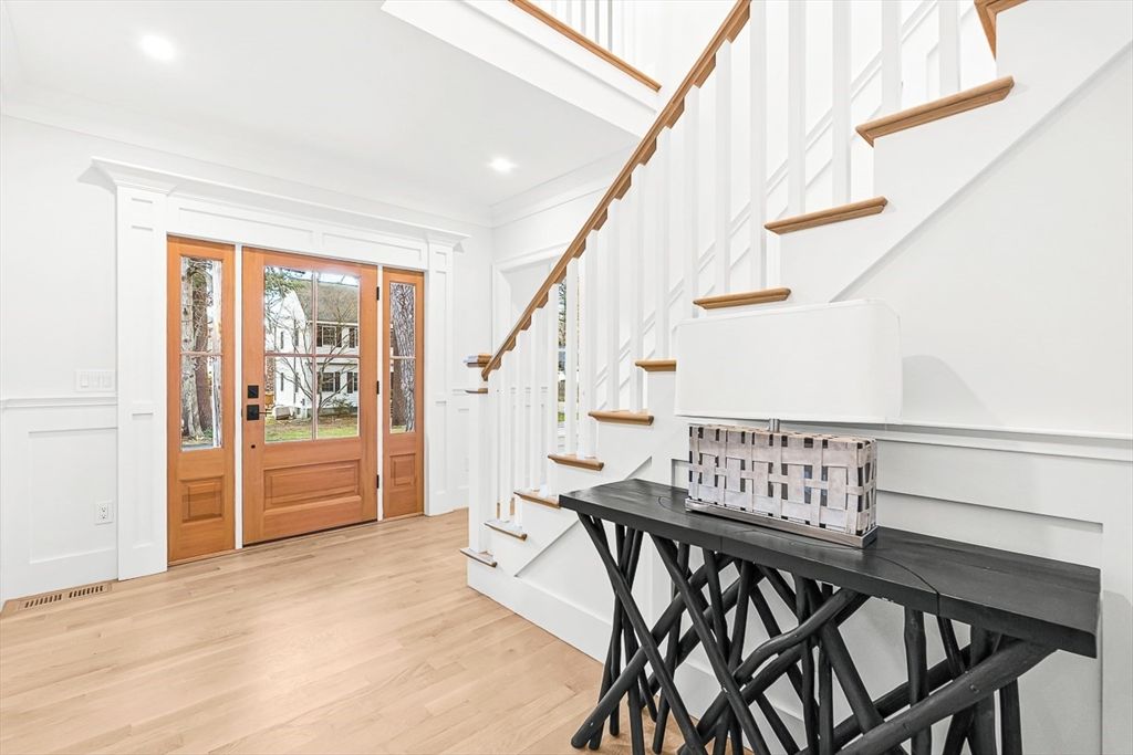 Interior, Recessed Lighting, Wood Texture Flooring